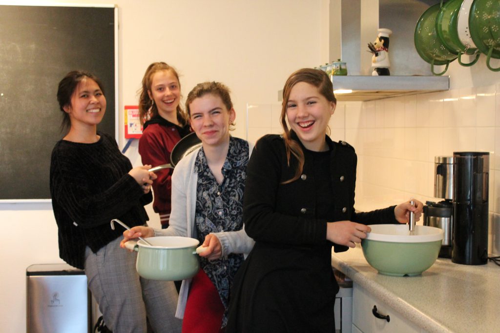 4 Vrijwilligers in de keuken
