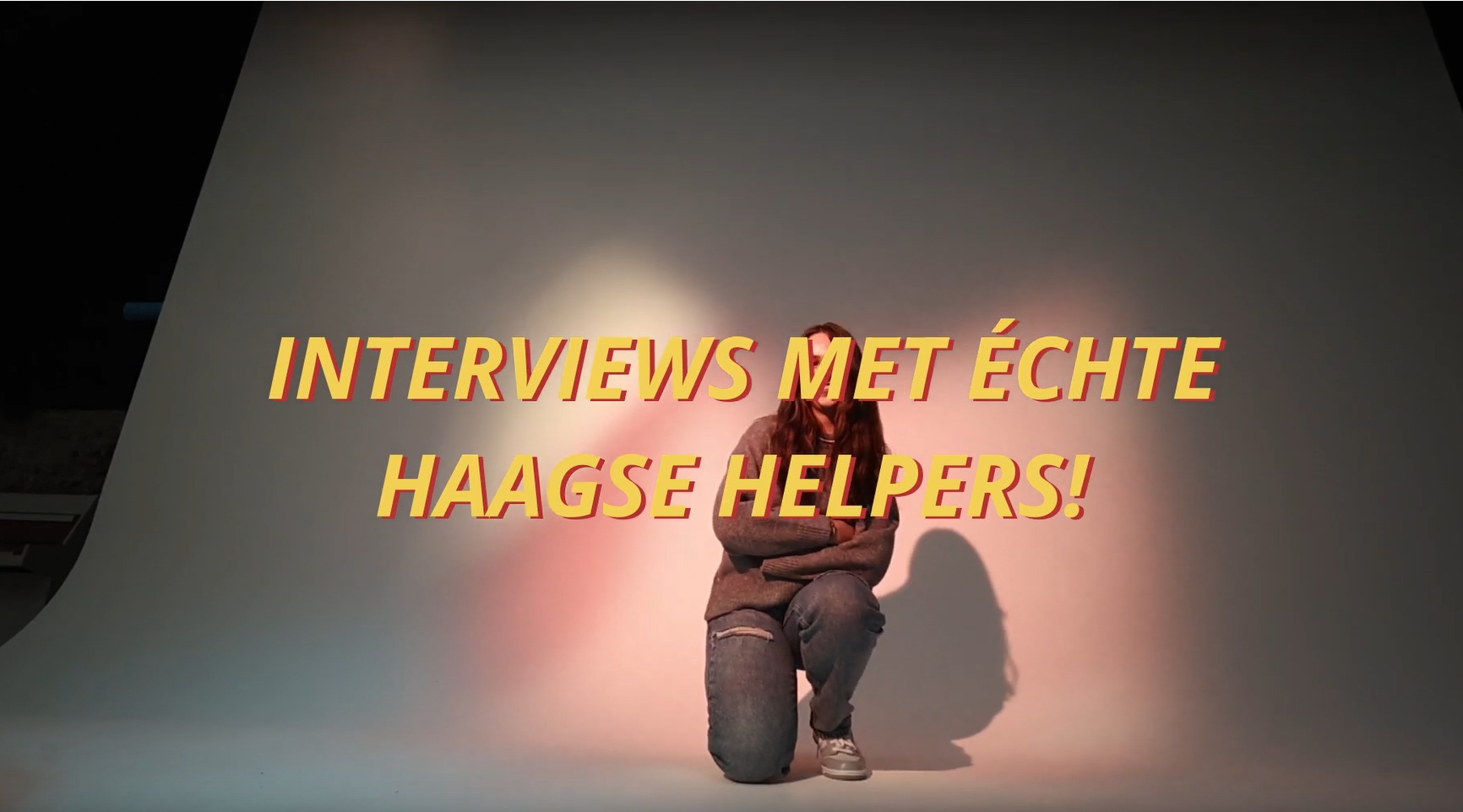 Overlay filmpje met tekst: Interview met echte Haagse Helpers!